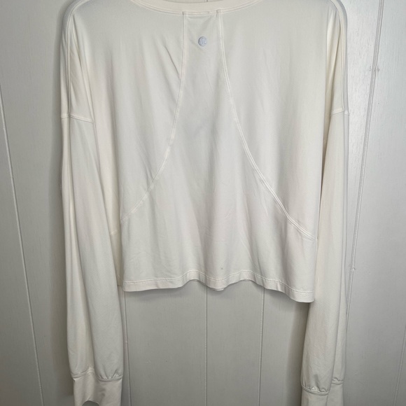 Lululemon Athletica Cream Long Sleeve Cropped Tee - Picture 3 of 3